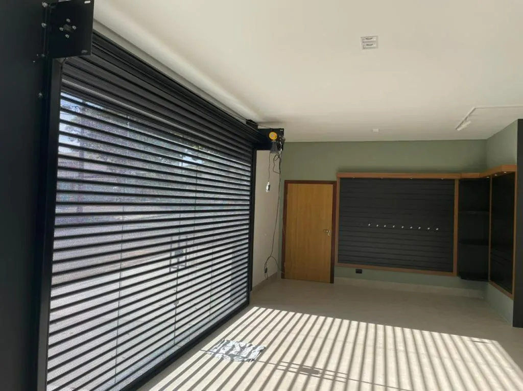 instalação de porta de enrolar automática para comércios indústrias e residências