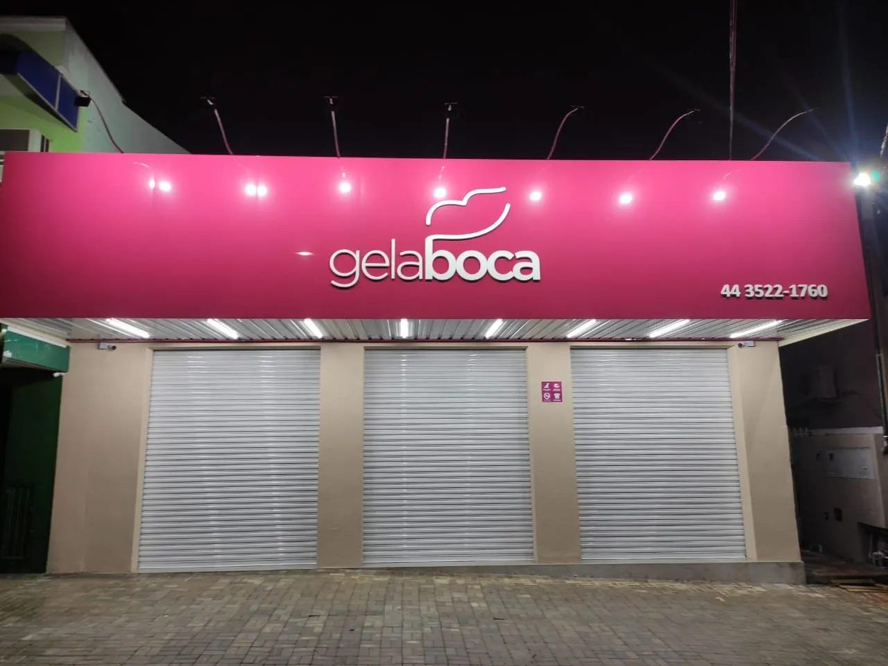 instalação de porta de enrolar automática para comércios indústrias e residências