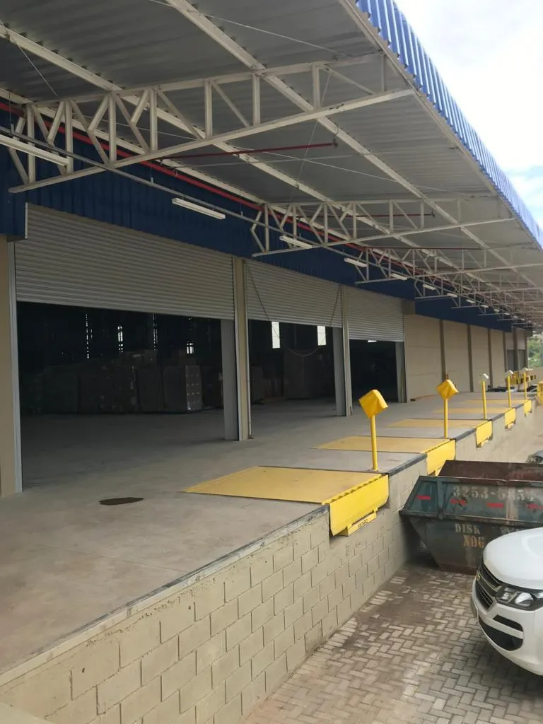 instalação de porta de enrolar automática para comércios indústrias e residências